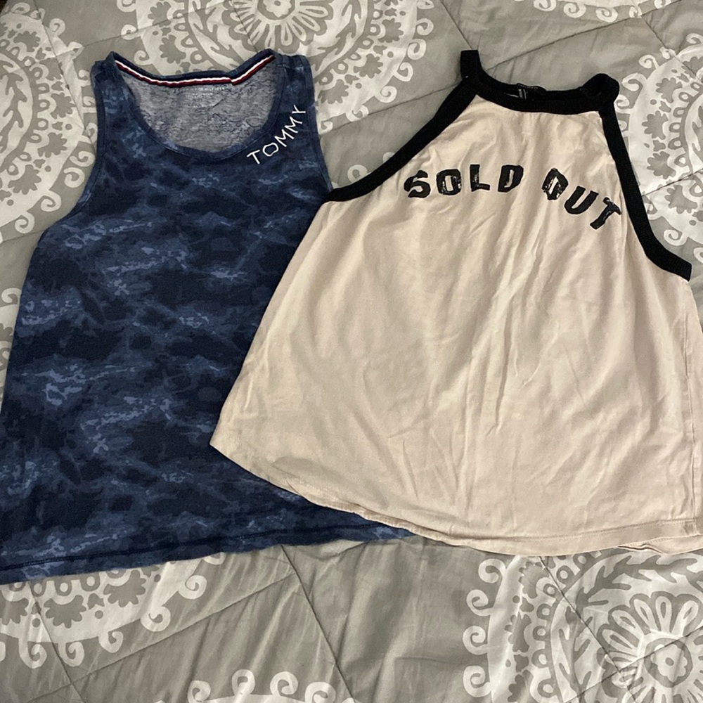 Lot of 2 Tanks Size L/XL